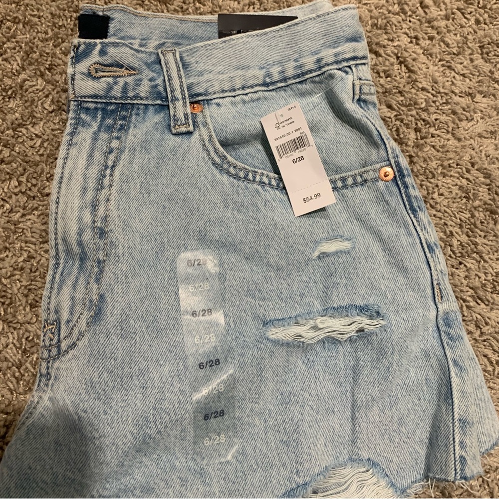 NWT- GAP stride shorts